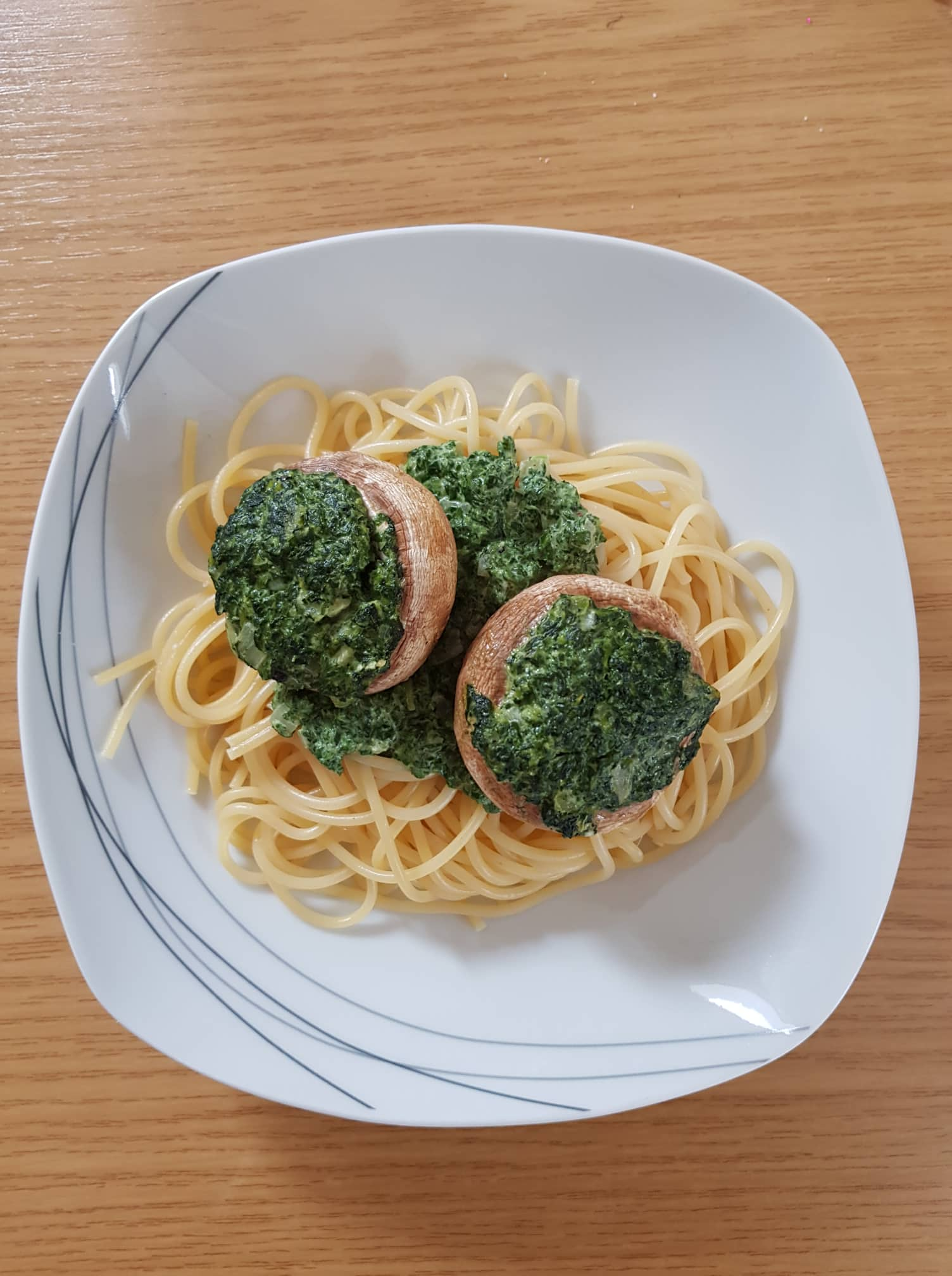 gefüllte Champignons mit Spinat-Frischkäse-Sauce - mama-kann-das