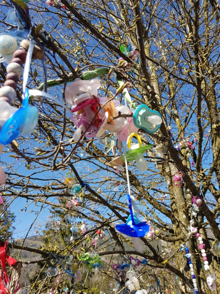 Der Nuggi hängt jetzt am Nuggi-Baum.