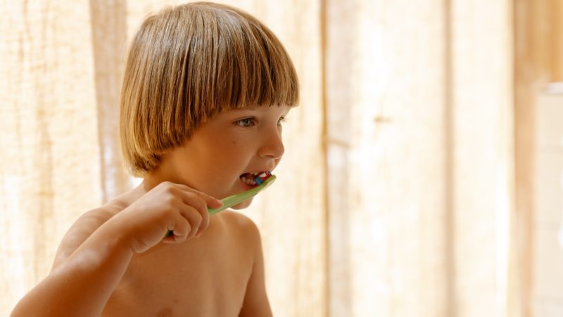 Zähne putzen – mit dem Zahnbürsten-Sing-Spiel