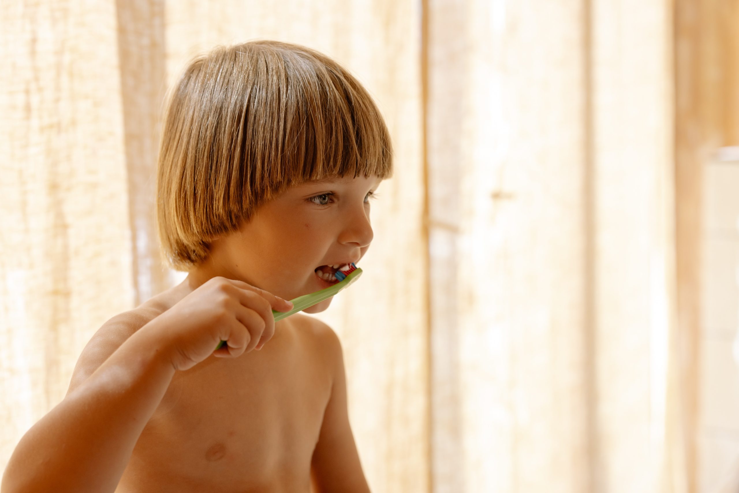 Zähne putzen – mit dem Zahnbürsten-Sing-Spiel
