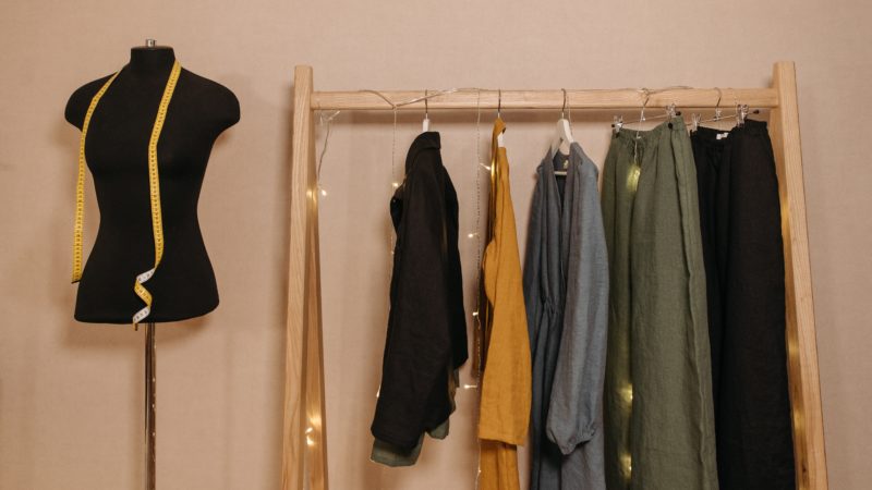 Kleider tauschen statt kaufen – warum, wieso & wo?